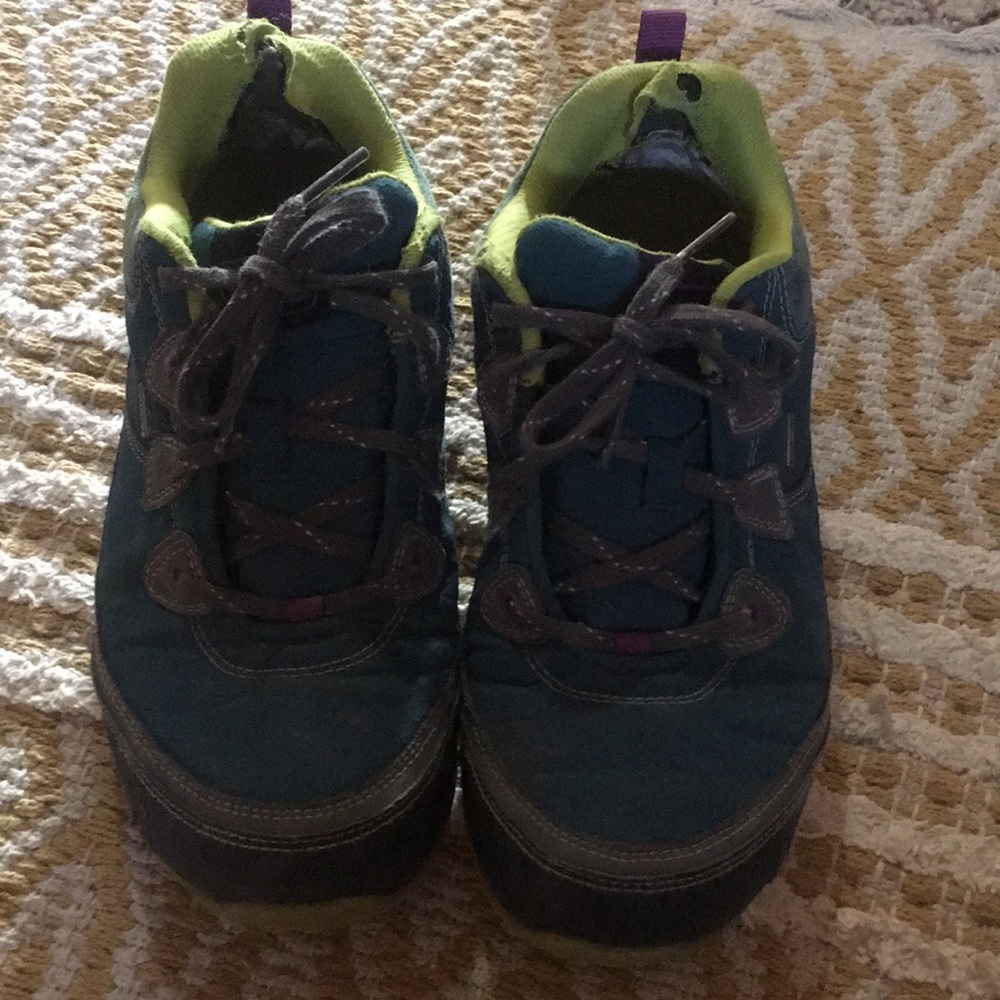 Ahnu size 7.5